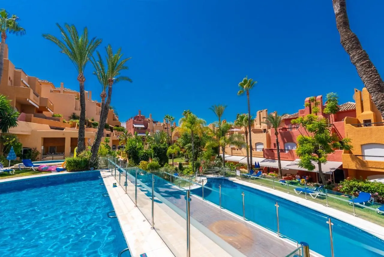 Family Exclusiv Townhouse Puerto Banus contacts