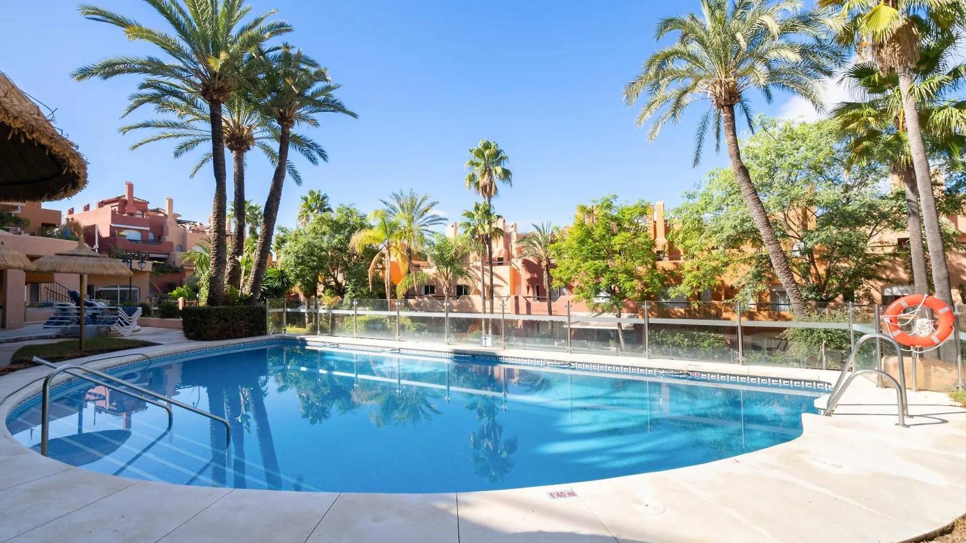 דירות מארבלה Family Exclusiv Townhouse Puerto Banus